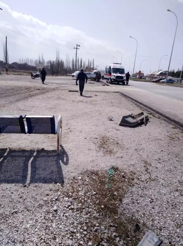 Son dakika haber! Bolvadin'de trafik kazası: 2 yaralı Son dakika haber! Bolvadin'de trafik kazası: 2 yaralı