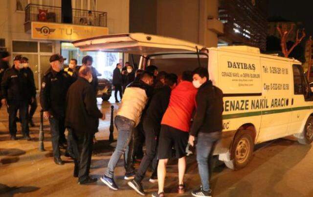 Çatıdan ip sarkıtarak girdiği evde, boşanma aşamasındaki eşini bıçaklayarak öldürdü