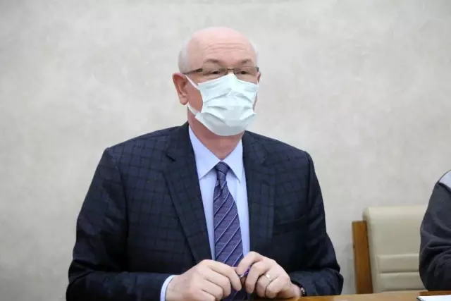 Covid 19 nedeniyle hayatını kaybeden sağlık emekçileri için ulusal şiir yarışması