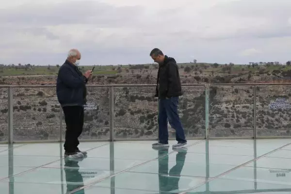 UŞAK Dünyanın en uzun ikinci kanyonundaki bu terasta yürümek cesaret istiyor UŞAK Dünyanın en uzun ikinci kanyonundaki bu terasta yürümek cesaret istiyor