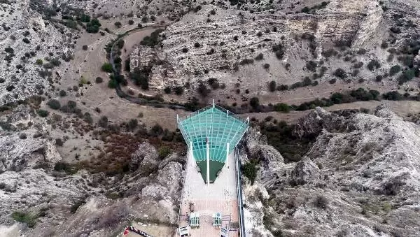 UŞAK Dünyanın en uzun ikinci kanyonundaki bu terasta yürümek cesaret istiyor UŞAK Dünyanın en uzun ikinci kanyonundaki bu terasta yürümek cesaret istiyor