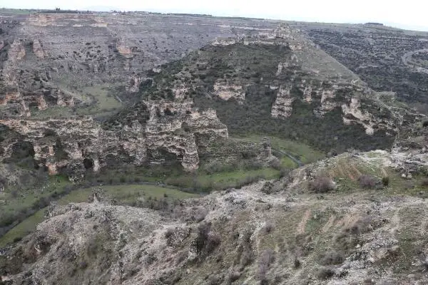 UŞAK Dünyanın en uzun ikinci kanyonundaki bu terasta yürümek cesaret istiyor UŞAK Dünyanın en uzun ikinci kanyonundaki bu terasta yürümek cesaret istiyor