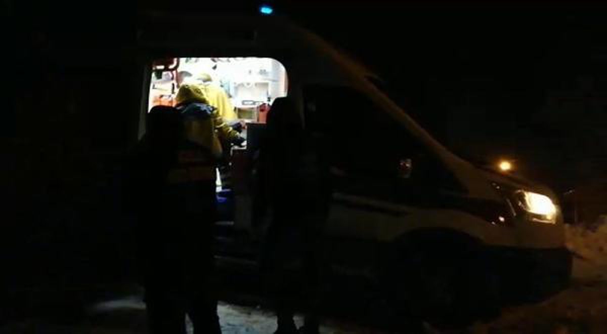 Erzincan'da, kardan yolu kapanan köydeki hasta için 6 saat süren seferberlik