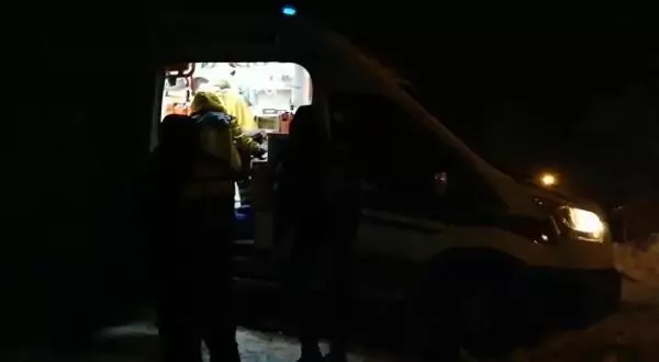 Erzincan'da, kardan yolu kapanan köydeki hasta için 6 saat süren seferberlik Erzincan'da, kardan yolu kapanan köydeki hasta için 6 saat süren seferberlik
