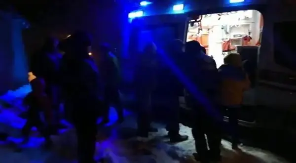 Erzincan'da, kardan yolu kapanan köydeki hasta için 6 saat süren seferberlik Erzincan'da, kardan yolu kapanan köydeki hasta için 6 saat süren seferberlik