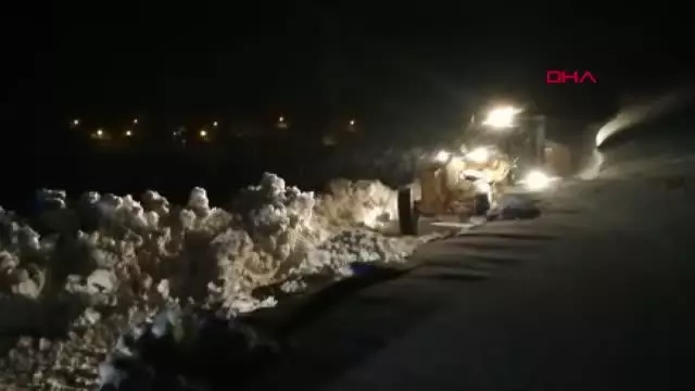 Erzincan'da, kardan yolu kapanan köydeki hasta için 6 saat süren seferberlik Erzincan'da, kardan yolu kapanan köydeki hasta için 6 saat süren seferberlik