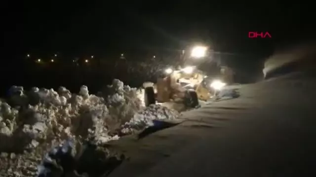 Erzincan'da, kardan yolu kapanan köydeki hasta için 6 saat süren seferberlik Erzincan'da, kardan yolu kapanan köydeki hasta için 6 saat süren seferberlik