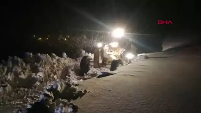 Erzincan'da, kardan yolu kapanan köydeki hasta için 6 saat süren seferberlik Erzincan'da, kardan yolu kapanan köydeki hasta için 6 saat süren seferberlik