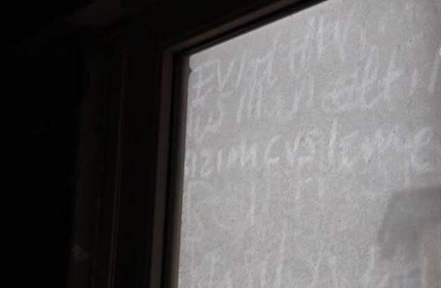 Eşini öldürdükten sonra 'Oh be, namusumu temizledim' diye bağıran katil kocanın camlara yazdığı yazılar dikkat çekti