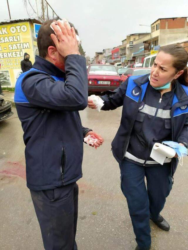 Esnaf ile zabıta arasında sopalı demirli kavga! 3 memur yaralandı