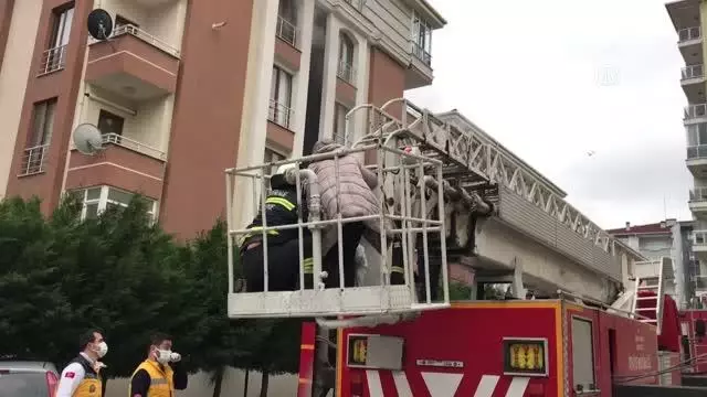Son dakika haberleri! Evde çıkan yangında dumandan etkilenen yaşlı kadın hastaneye kaldırıldı Son dakika haberleri! Evde çıkan yangında dumandan etkilenen yaşlı kadın hastaneye kaldırıldı
