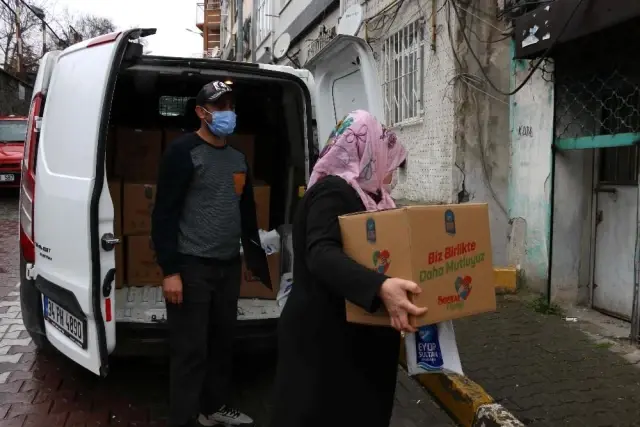 Eyüpsultan'da Ramazan için erzak kolisi dağıtılmaya başladı