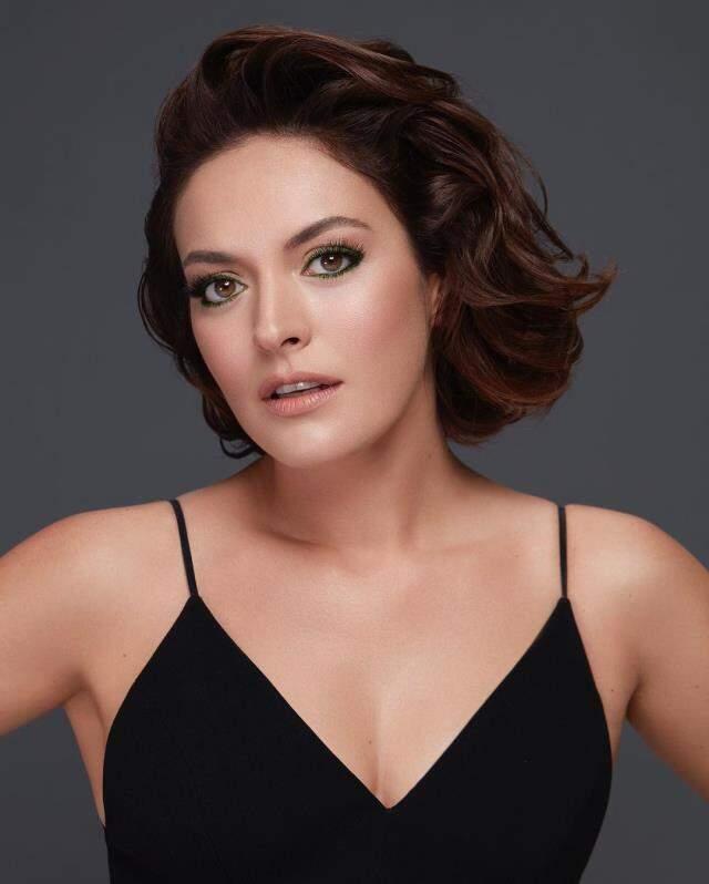 Ezgi Mola kimdir, kaç yaşında?