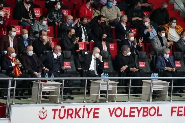 Galatasaray, Kadınlar CEV Kupası Finali rövanşında İtalyan ekibi Saugella Monza'ya iki set verdi ve kupada ikinci oldu. Galatasaray, Kadınlar CEV Kupası Finali rövanşında İtalyan ekibi Saugella Monza'ya iki set verdi ve kupada ikinci oldu.
