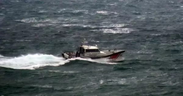ÇANAKKALE Gökçeada'da kalp krizi geçiren hasta, Sahil Güvenlik botuyla sevk edildi ÇANAKKALE Gökçeada'da kalp krizi geçiren hasta, Sahil Güvenlik botuyla sevk edildi