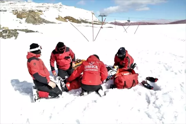 KASTAMONU - Ilgaz Dağı'nda çığ ve kurtarma tatbikatı yapıldı