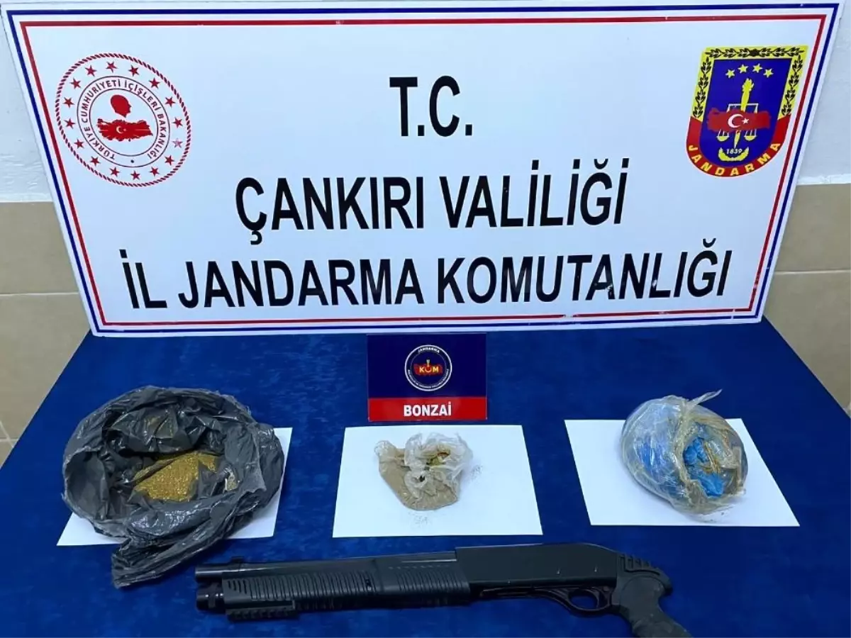 Son dakika! Jandarmadan uyuşturucu satıcılarına suçüstü operasyon