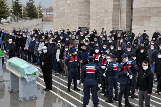 82 gün sonra dağlık arazide cesedi bulunan şahıs toprağa verildi 82 gün sonra dağlık arazide cesedi bulunan şahıs toprağa verildi