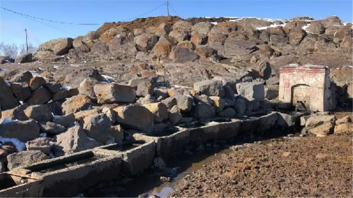 Kars'ta 86 yıllık taş çeşme