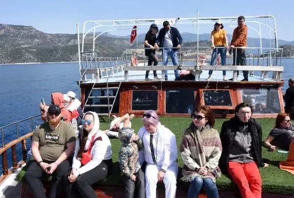 Kekova'da Rus turist hareketliliği