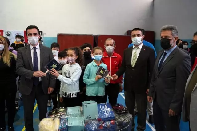 Kestel Belediyesi'nden amatör sporculara malzeme ve kıyafet desteği