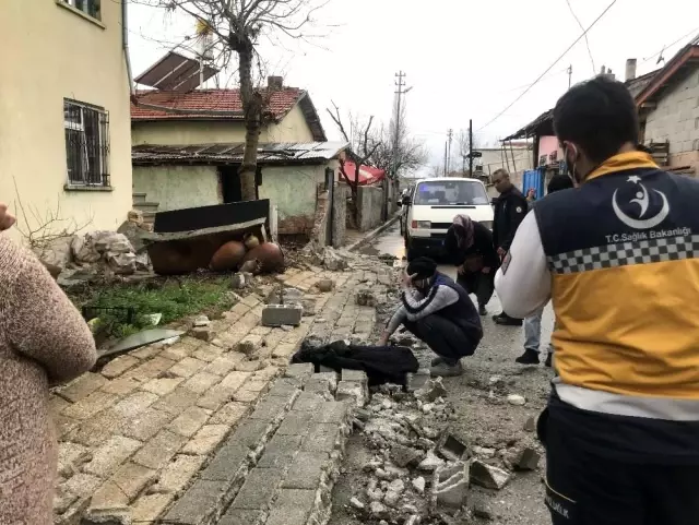 Son dakika... Konya'da çöken duvarın altında kalan 5 ...