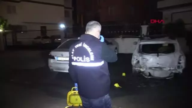 Kundaklanan otomobil kullanılmaz hale geldi, yanındaki lüks otomobil de hasar gördü Kundaklanan otomobil kullanılmaz hale geldi, yanındaki lüks otomobil de hasar gördü