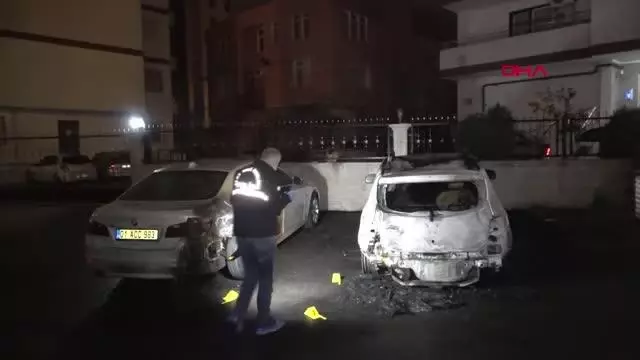 Kundaklanan otomobil kullanılmaz hale geldi, yanındaki lüks otomobil de hasar gördü Kundaklanan otomobil kullanılmaz hale geldi, yanındaki lüks otomobil de hasar gördü