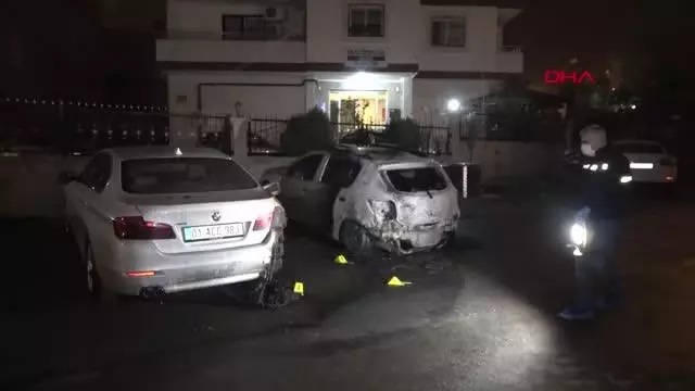 Kundaklanan otomobil kullanılmaz hale geldi, yanındaki lüks otomobil de hasar gördü Kundaklanan otomobil kullanılmaz hale geldi, yanındaki lüks otomobil de hasar gördü