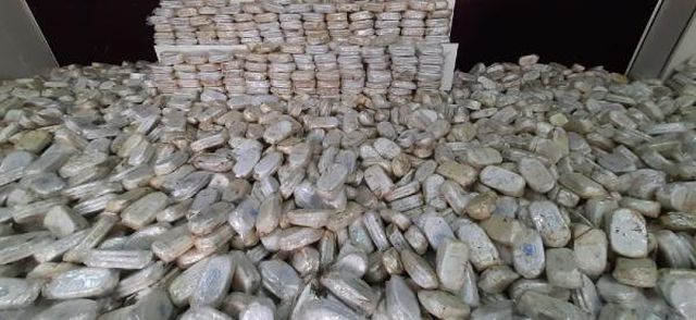 limandaki gemide 3 ton 860 kilo esrar 99 bin 6 14014951 o