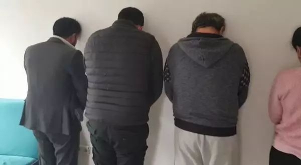Son dakika gündem: ANTALYA Makyaj çantasına gizlenen uyuşturucuyu narkotik köpeği buldu 4 gözaltı Son dakika gündem: ANTALYA Makyaj çantasına gizlenen uyuşturucuyu narkotik köpeği buldu 4 gözaltı