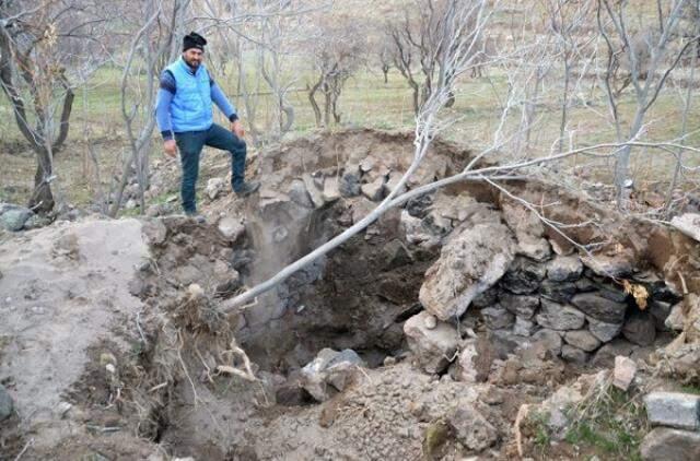 Mezar odalarında rezil görüntü! Sütyen ve kadın ayakkabıları bulundu