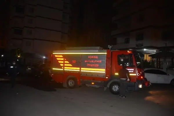 Kundaklanan otomobil kullanılmaz hale geldi, yanındaki lüks otomobil de hasar gördü Kundaklanan otomobil kullanılmaz hale geldi, yanındaki lüks otomobil de hasar gördü
