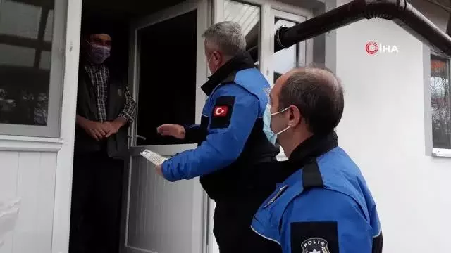 Son dakika haberleri | Polis kapı kapı gezerek 'misafir kabul etmeyin' uyarısı yaptı Son dakika haberleri | Polis kapı kapı gezerek 'misafir kabul etmeyin' uyarısı yaptı