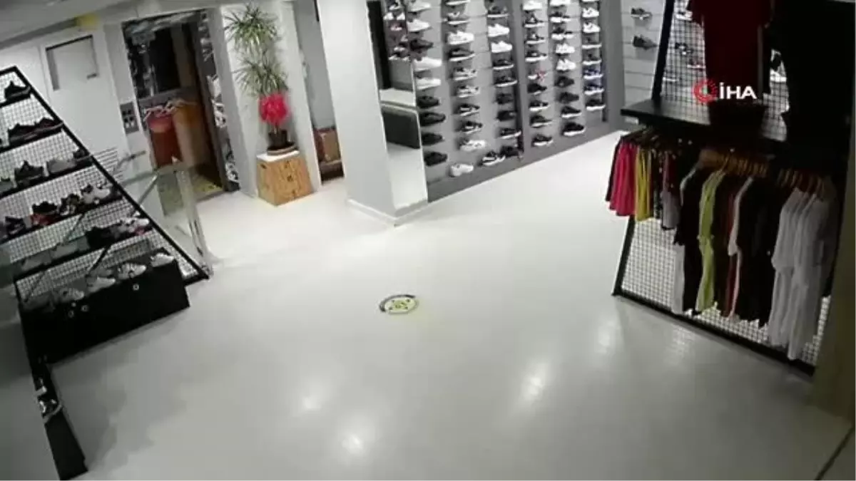 Shopping tartışmasında esnaf dernek başkanına saldırı kamerada