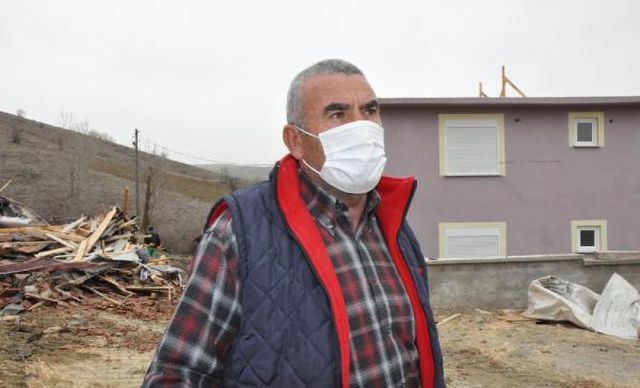 Hortum çatıları uçurdu, ağaçları devirdi! Köylüler yaşadıklarını 'Dışarı çıksaydık kağıt gibi götürürdü' diyerek anlattı