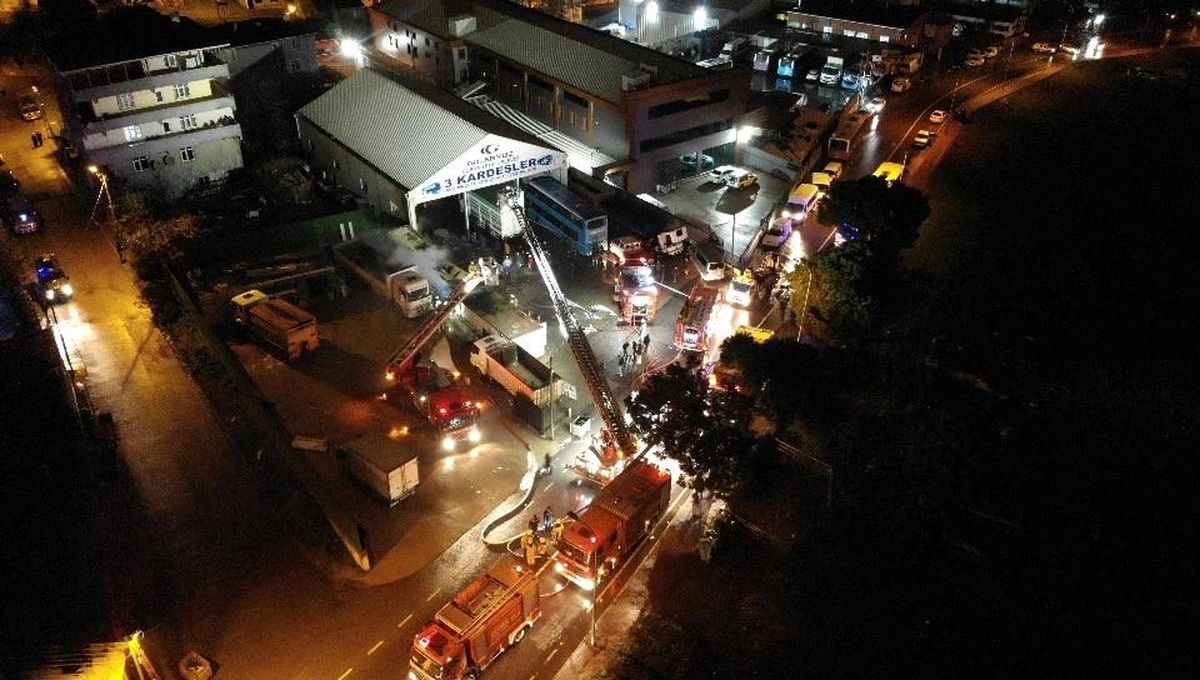 Son dakika haberi! Sultanbeyli'de korkutan fabrika yangını