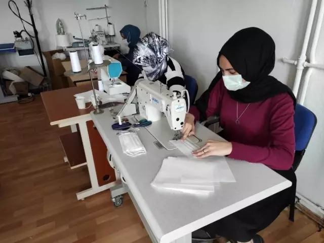 Tomarza'da günlük bin maske üretiliyor Tomarza'da günlük bin maske üretiliyor