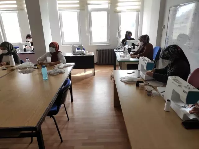 Tomarza'da günlük bin maske üretiliyor Tomarza'da günlük bin maske üretiliyor