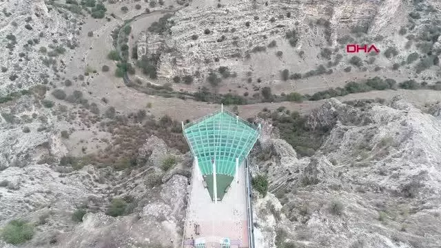 UŞAK Dünyanın en uzun ikinci kanyonundaki bu terasta yürümek cesaret istiyor UŞAK Dünyanın en uzun ikinci kanyonundaki bu terasta yürümek cesaret istiyor