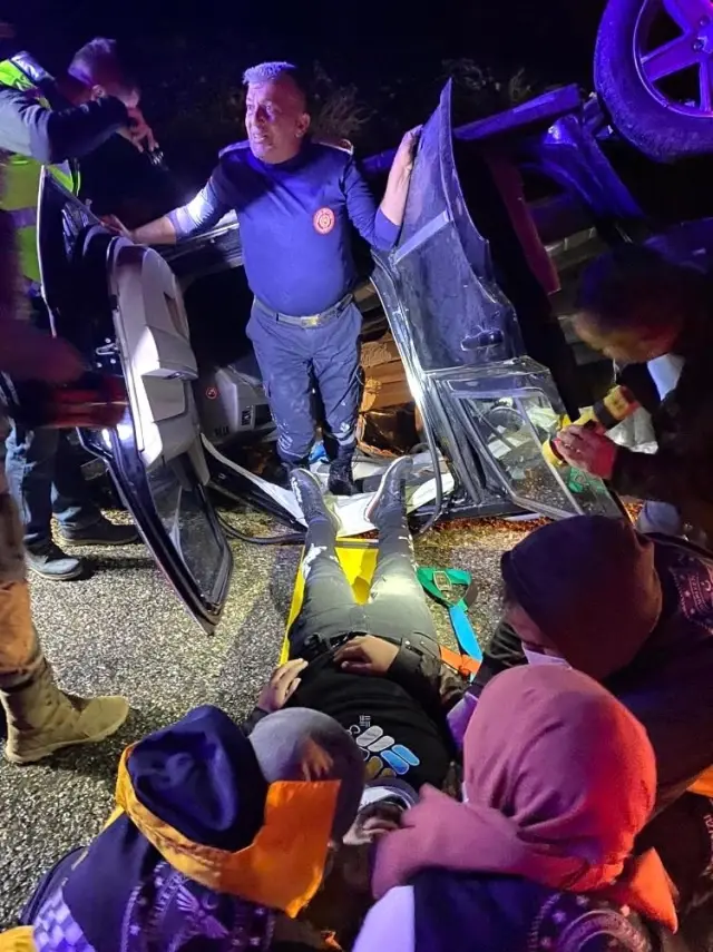 Son dakika haber&hellip; Yağmur nedeniyle kayganlaşan yolda kaza 1 yaralı