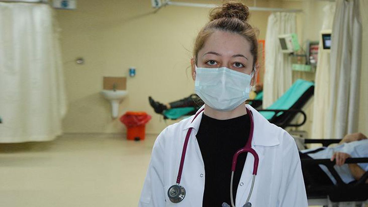 Yoğun bakıma yatırılacak babasına su içirmemesini söyleyen doktorlara saldırdı