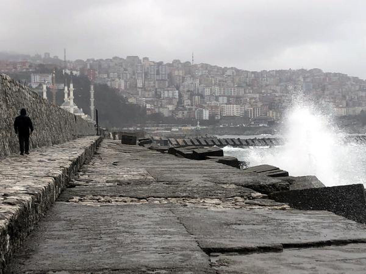 Zonguldak'ta sis ve rüzgar etkili oldu