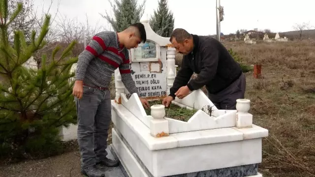 15 Temmuz'da darbeci binbaşı tarafından vurulan Kurtuluş Kaya'nın şehitliği resmiyet kazandı 15 Temmuz'da darbeci binbaşı tarafından vurulan Kurtuluş Kaya'nın şehitliği resmiyet kazandı