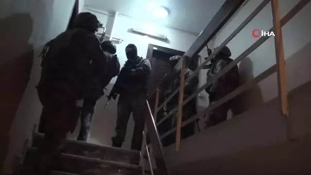 18 DEAŞ'lının yakalandığı terör operasyonunda bir evden balya balya dolar çıktı