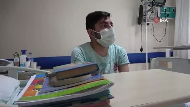23 yaşındaki Emrullah'ın ilk öğretmeni Dilek hemşire oldu 23 yaşındaki Emrullah'ın ilk öğretmeni Dilek hemşire oldu