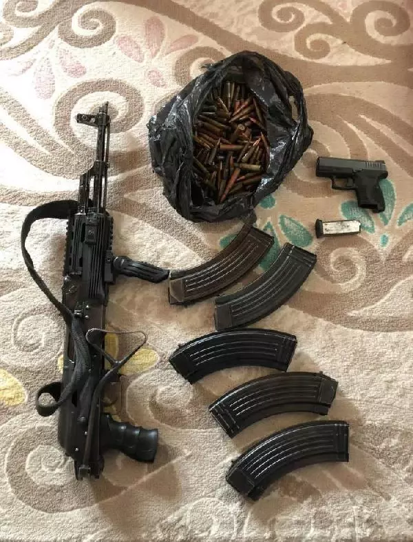 Son dakika... 25 tüfek ve tabanca ile yakalanan 3 kişi tutuklandı Son dakika... 25 tüfek ve tabanca ile yakalanan 3 kişi tutuklandı