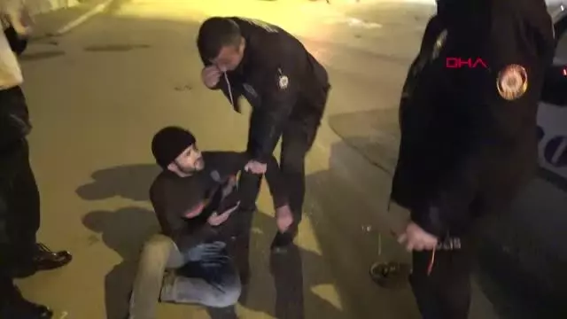 ADANA Yaya olarak kaçmaya çalışan iki şüpheli, yakalandı ADANA Yaya olarak kaçmaya çalışan iki şüpheli, yakalandı