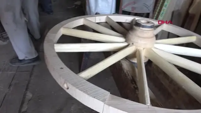 AFYONKARAHİSAR Babasından öğrendiği at arabacılığı mesleğini yaşatmaya çalışıyor AFYONKARAHİSAR Babasından öğrendiği at arabacılığı mesleğini yaşatmaya çalışıyor