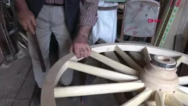 AFYONKARAHİSAR Babasından öğrendiği at arabacılığı mesleğini yaşatmaya çalışıyor AFYONKARAHİSAR Babasından öğrendiği at arabacılığı mesleğini yaşatmaya çalışıyor